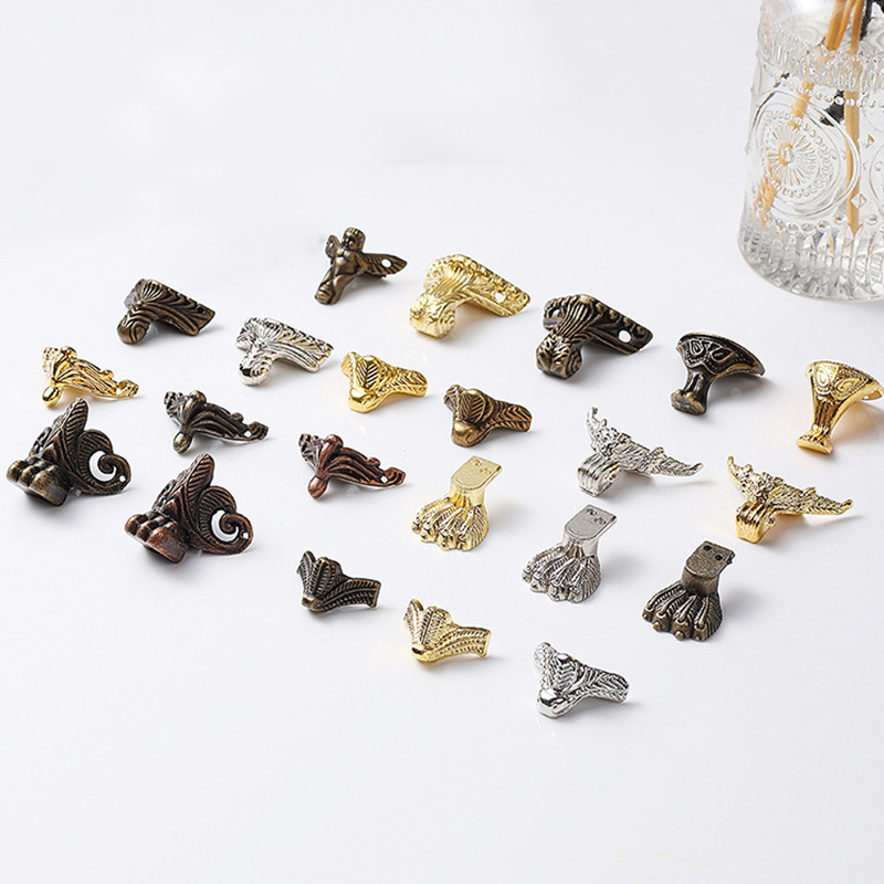 Body Jewelry Display Case - Piedini per gambe in scatola antica